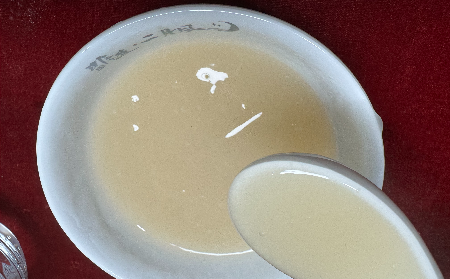 多少媽媽栽在輔導(dǎo)作業(yè)上！姥姥端來(lái)的一杯溫?zé)嵊袡C(jī)葛根粉，竟成了情緒 “滅火器”